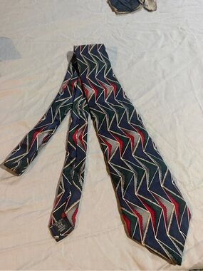 bill blass Navy Silk Tie with Red and Green Zigzag Pattern